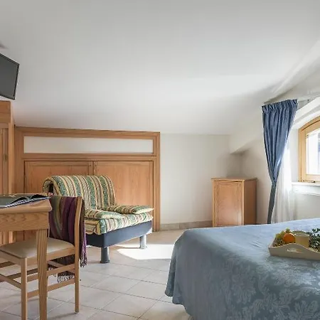 فندق Il Giardino Del Rio 3*